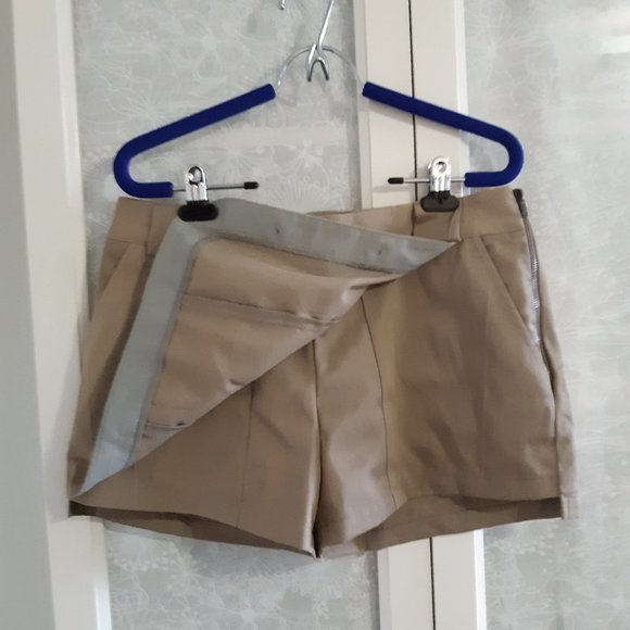 Preppy skirt/skort Canadian sustainable designer - Picture 3 of 3